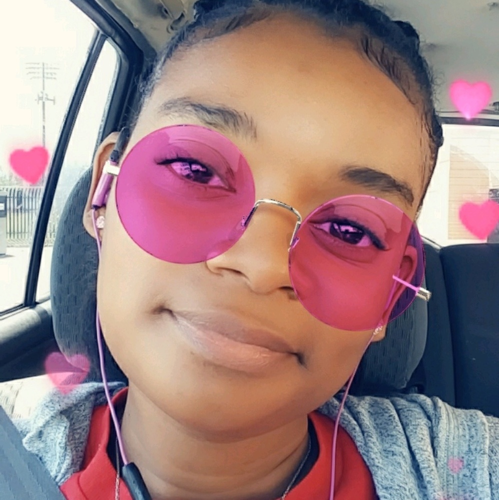 Meet your Posher, Raechelle